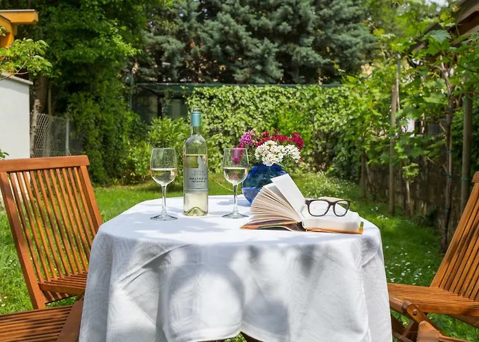Casa Flora 3-Minutes\' Walk From The Beach